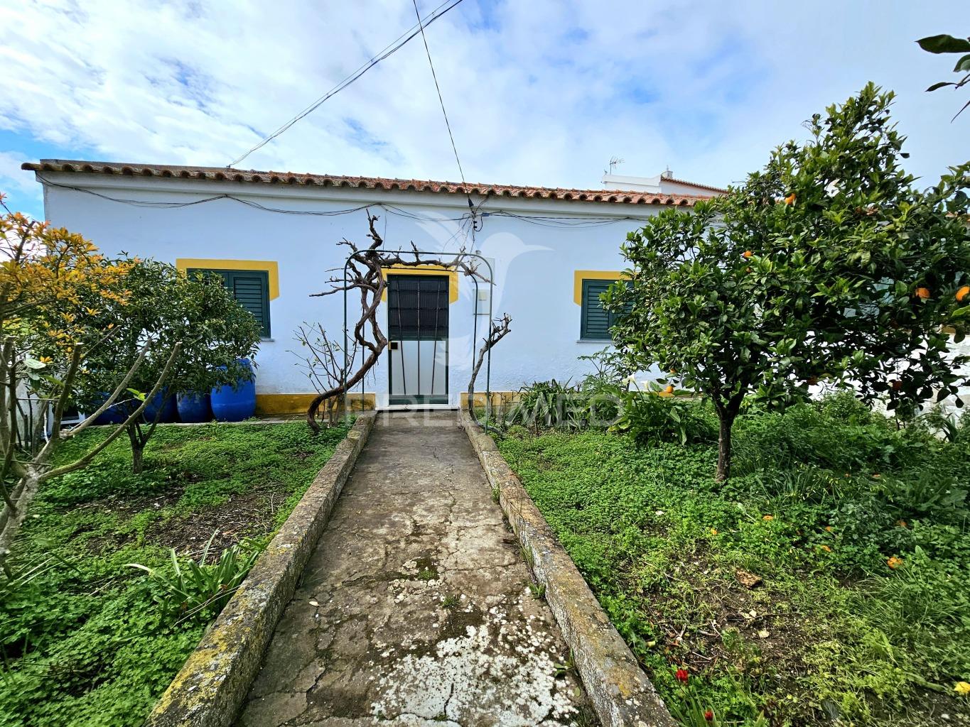 Moradia t4 com quintal no lombador, castro verde