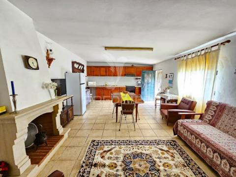 Moradia t4 com quintal no lombador, castro verde