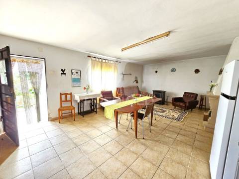 Moradia t4 com quintal no lombador, castro verde