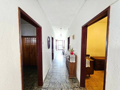 Moradia t4 com quintal no lombador, castro verde