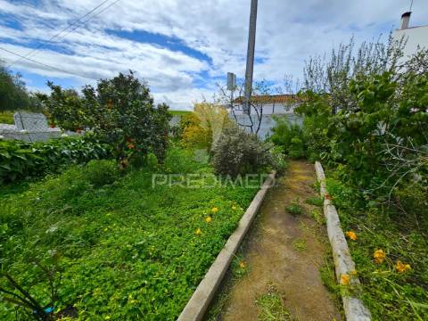 Moradia t4 com quintal no lombador, castro verde