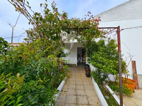 Moradia t4 com quintal no lombador, castro verde