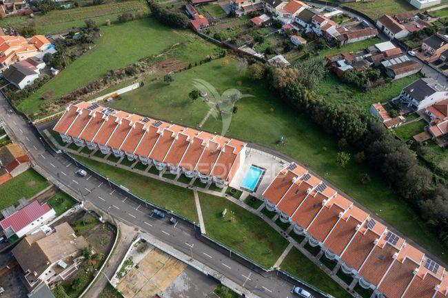 Moradia t4 em banda com piscina e jardim | sarrazola - cacia