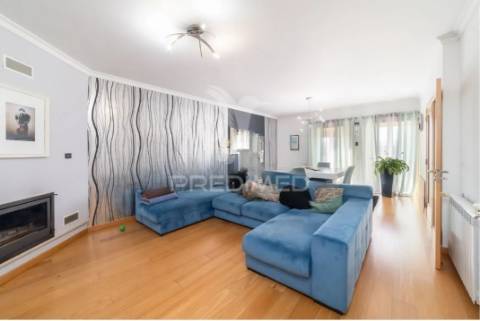 Moradia t4 em banda com piscina e jardim | sarrazola - cacia