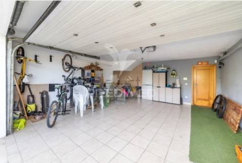 Moradia t4 em banda com piscina e jardim | sarrazola - cacia