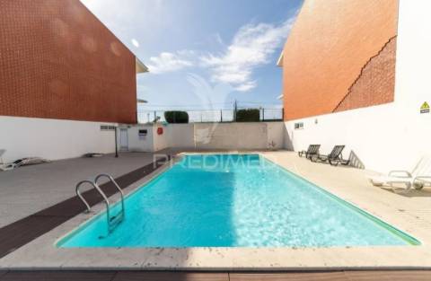 Moradia t4 em banda com piscina e jardim | sarrazola - cacia