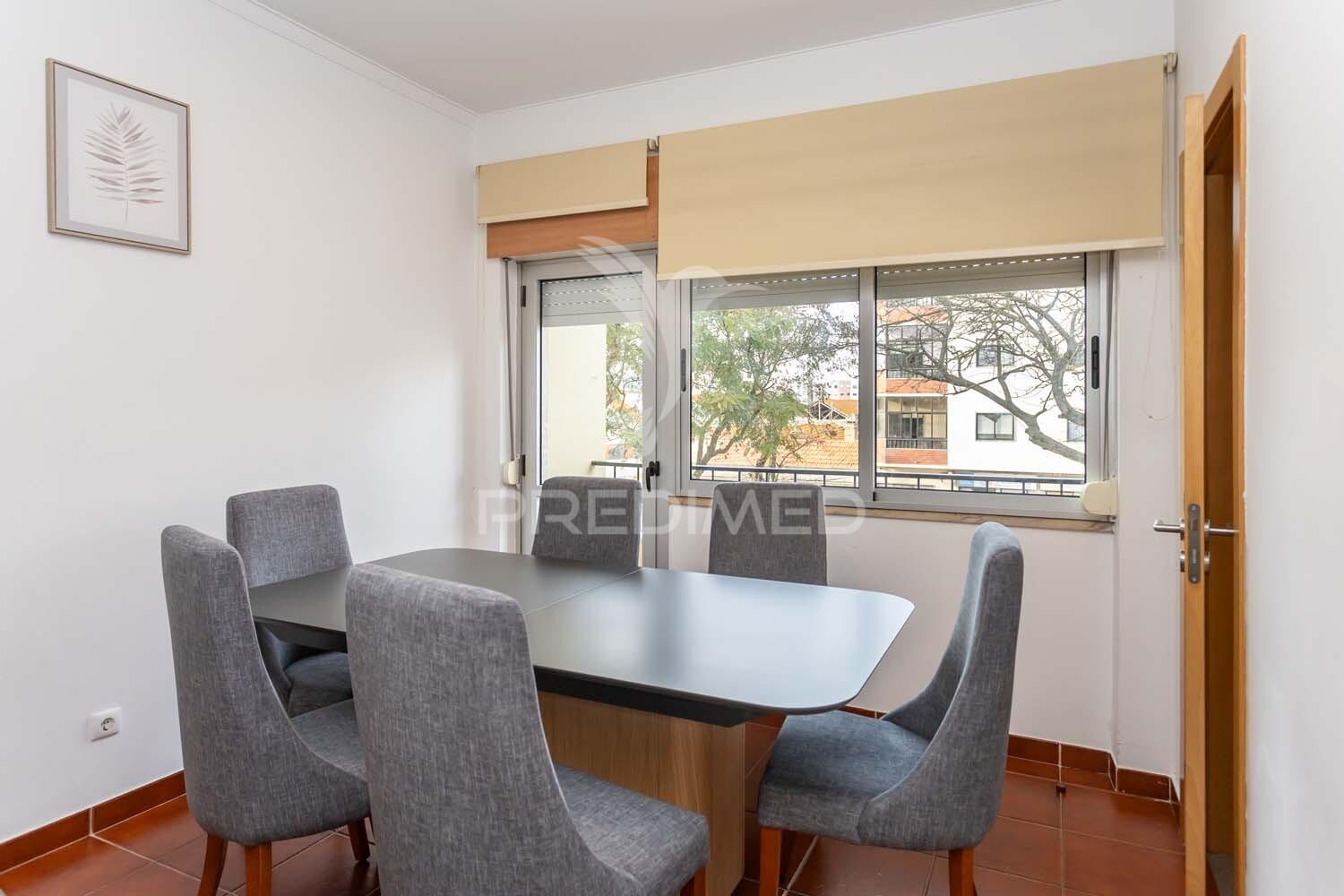 Apartamento t4 renovado, setúbal