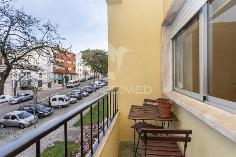 Apartamento t4 renovado, setúbal