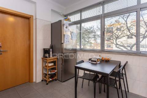 Apartamento t4 renovado, setúbal