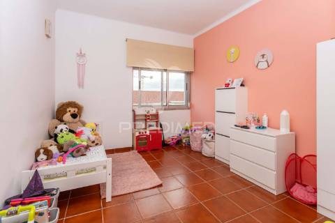 Apartamento t4 renovado, setúbal