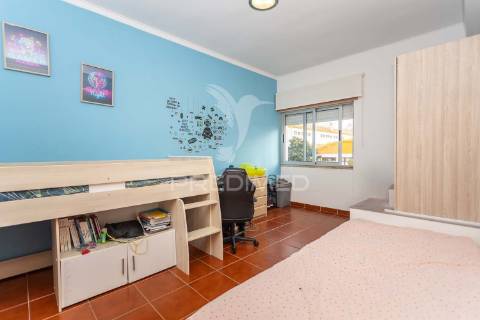 Apartamento t4 renovado, setúbal
