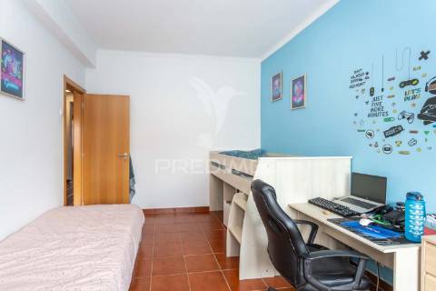 Apartamento t4 renovado, setúbal