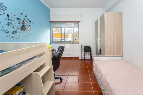 Apartamento t4 renovado, setúbal
