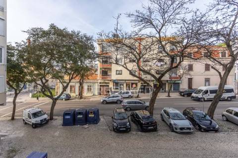Apartamento t4 renovado, setúbal