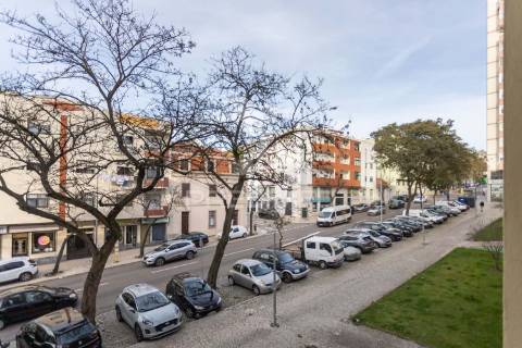Apartamento t4 renovado, setúbal