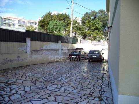 Moradia t5 cruz de pau junto as piscinas amora