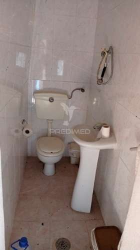 Casa e lote para construção.