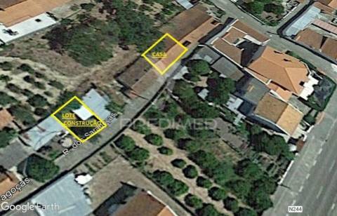 Casa e lote para construção.