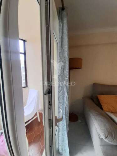 Apartamento t3 remodelado com arrecadação ,corroios.
