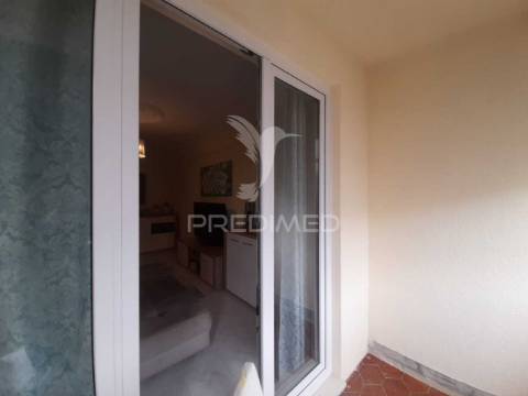 Apartamento t3 remodelado com arrecadação ,corroios.