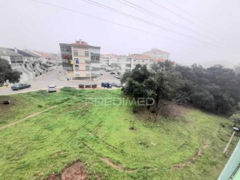 Apartamento t3 remodelado com arrecadação ,corroios.