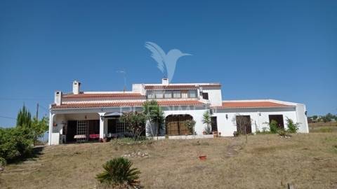 Moradia no campo nisa, portalegre