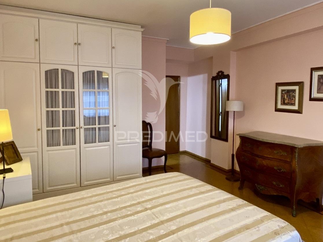 Apartamento t3 com garagem cacilhas – almada