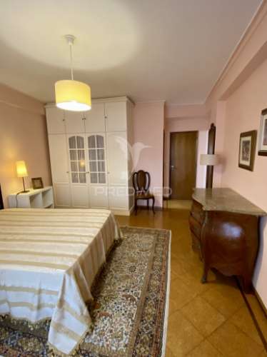 Apartamento t3 com garagem cacilhas – almada