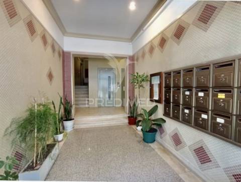 Apartamento t3 com garagem cacilhas – almada