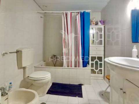 Apartamento t3 com garagem cacilhas – almada