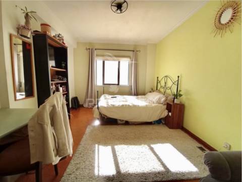 Apartamento t3 com garagem cacilhas – almada