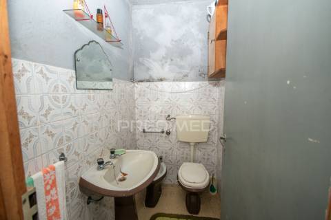 Conjunto de 3 moradias para reabilitar no barracão, guarda