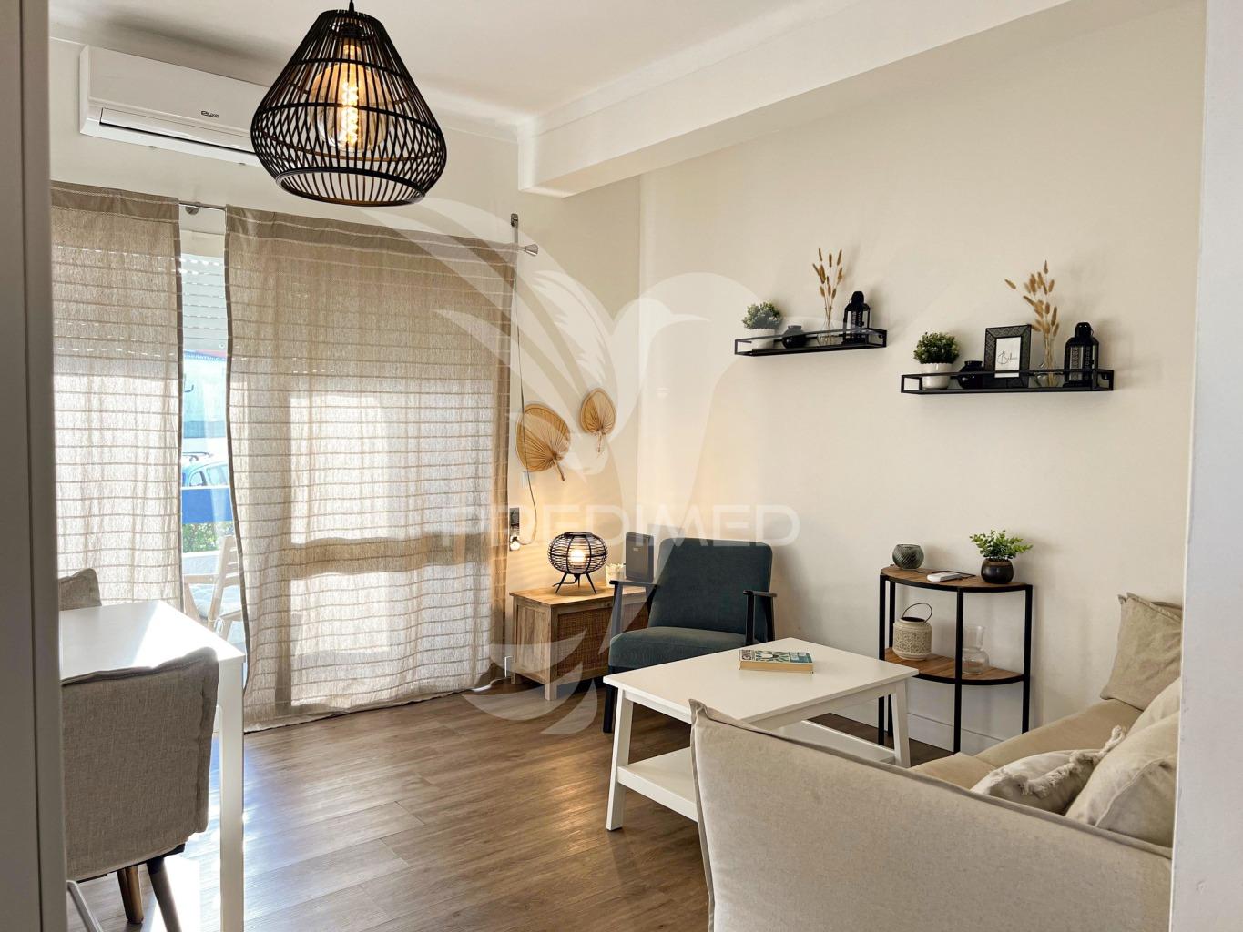 Apartamento t2, remodelado, a 5 mt a pé das praias oura/st. eulália