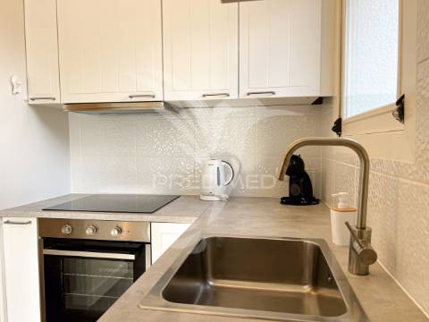 Apartamento t2, remodelado, a 5 mt a pé das praias oura/st. eulália