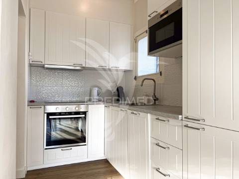 Apartamento t2, remodelado, a 5 mt a pé das praias oura/st. eulália
