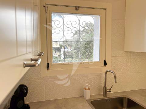 Apartamento t2, remodelado, a 5 mt a pé das praias oura/st. eulália