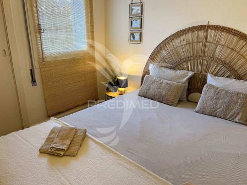 Apartamento t2, remodelado, a 5 mt a pé das praias oura/st. eulália