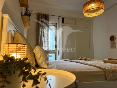 Apartamento t2, remodelado, a 5 mt a pé das praias oura/st. eulália
