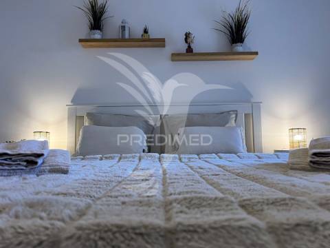 Apartamento t2, remodelado, a 5 mt a pé das praias oura/st. eulália