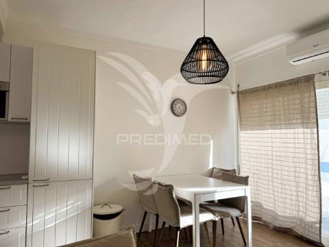 Apartamento t2, remodelado, a 5 mt a pé das praias oura/st. eulália