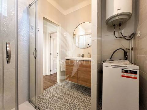 Apartamento t2, remodelado, a 5 mt a pé das praias oura/st. eulália