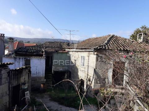 Casas em pedra (três casas beirãs)