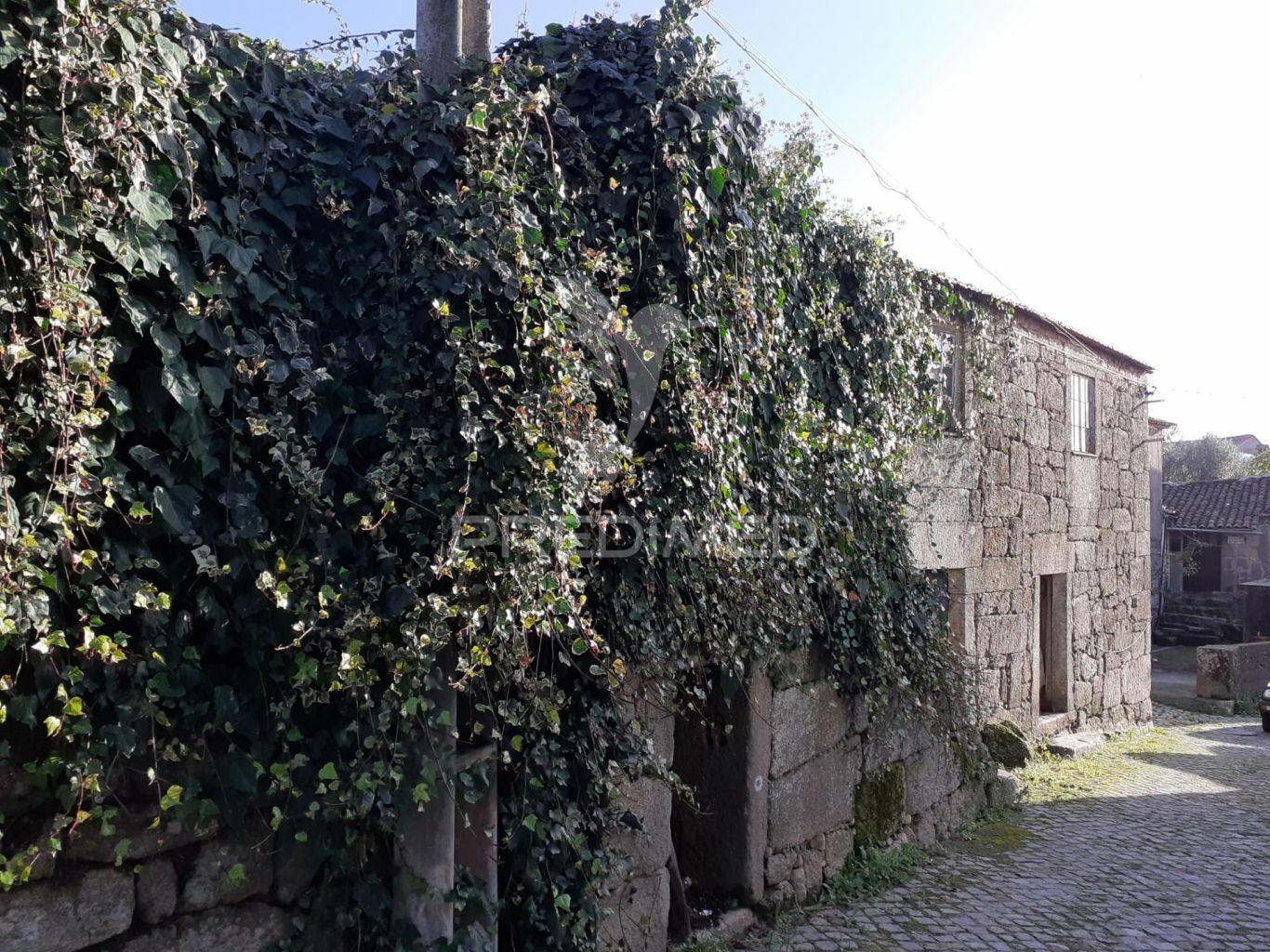 Casas em pedra (três casas beirãs)
