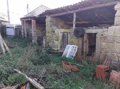 Casas em pedra (três casas beirãs)