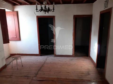 Casas em pedra (três casas beirãs)