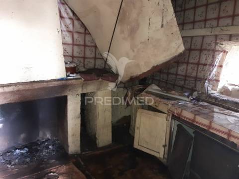 Casas em pedra (três casas beirãs)
