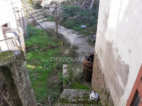 Casas em pedra (três casas beirãs)