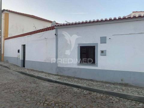 Casinha típica alentejana t3 - pias
