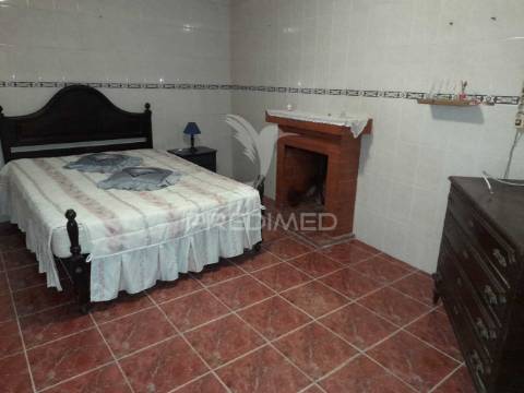 Casinha típica alentejana t3 - pias