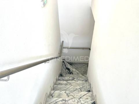 Apartamento t3  com parqueamento e arrecadação no cartaxo
